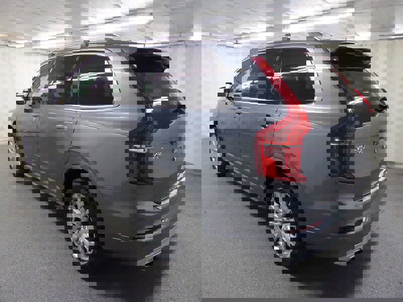 Used 2016 Volvo XC90 T6 Momentum w/ Momentum Plus Package image 4