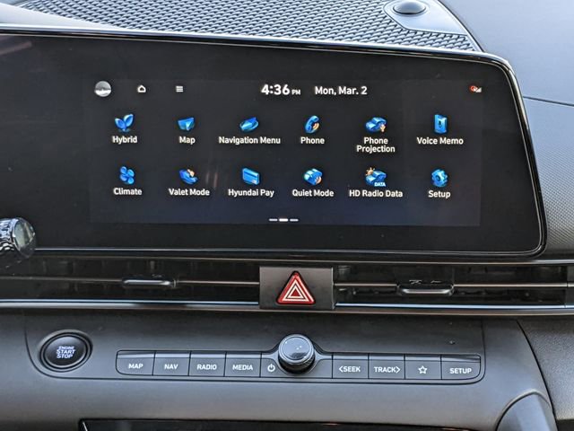 Used 2025 Hyundai Elantra SEL image 13