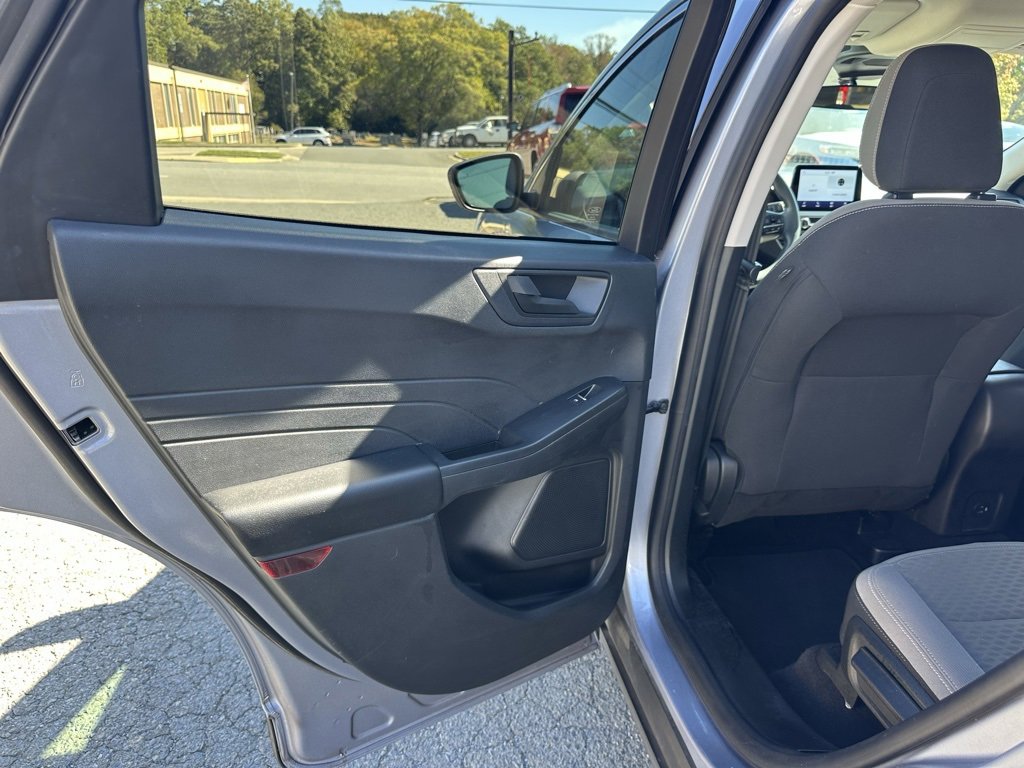 Used 2022 Ford Escape SE image 18