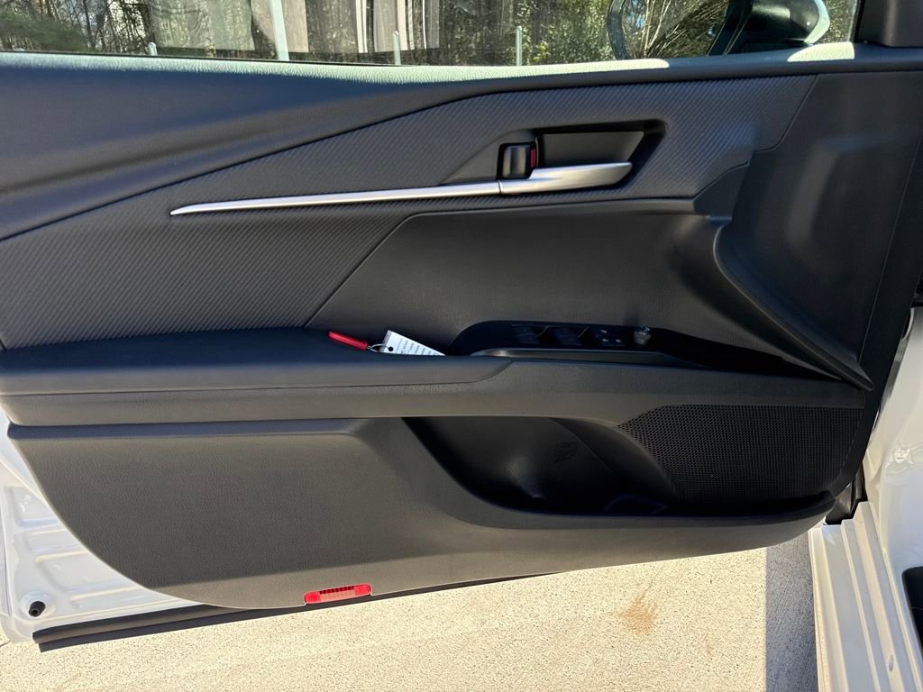 Used 2025 Toyota Camry SE image 14