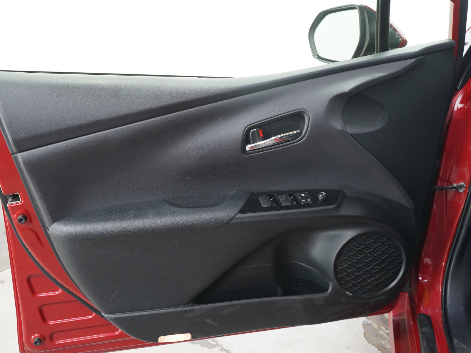 Used 2021 Toyota Prius XLE AWD/4WD image 18