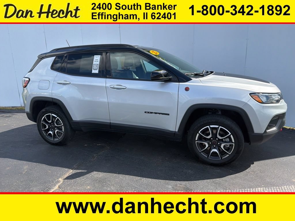 Used 2025 Jeep Compass Trailhawk AWD/4WD image 1