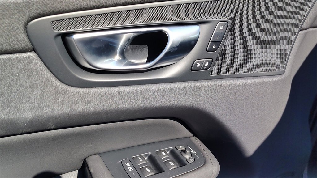 New 2026 Volvo XC60 B5 Plus w/ Climate Package image 9
