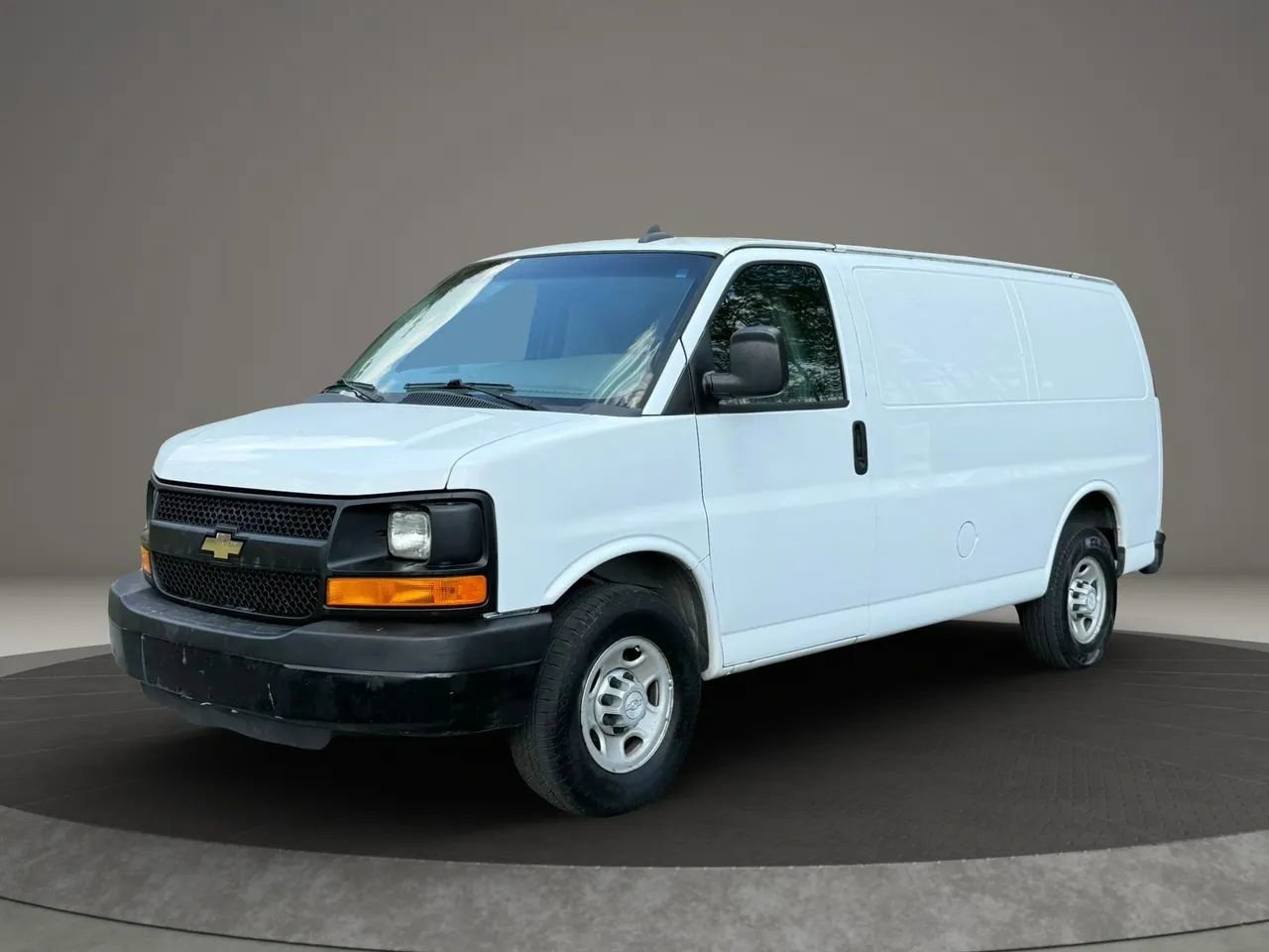 Used 2016 Chevrolet Express 2500 image 1