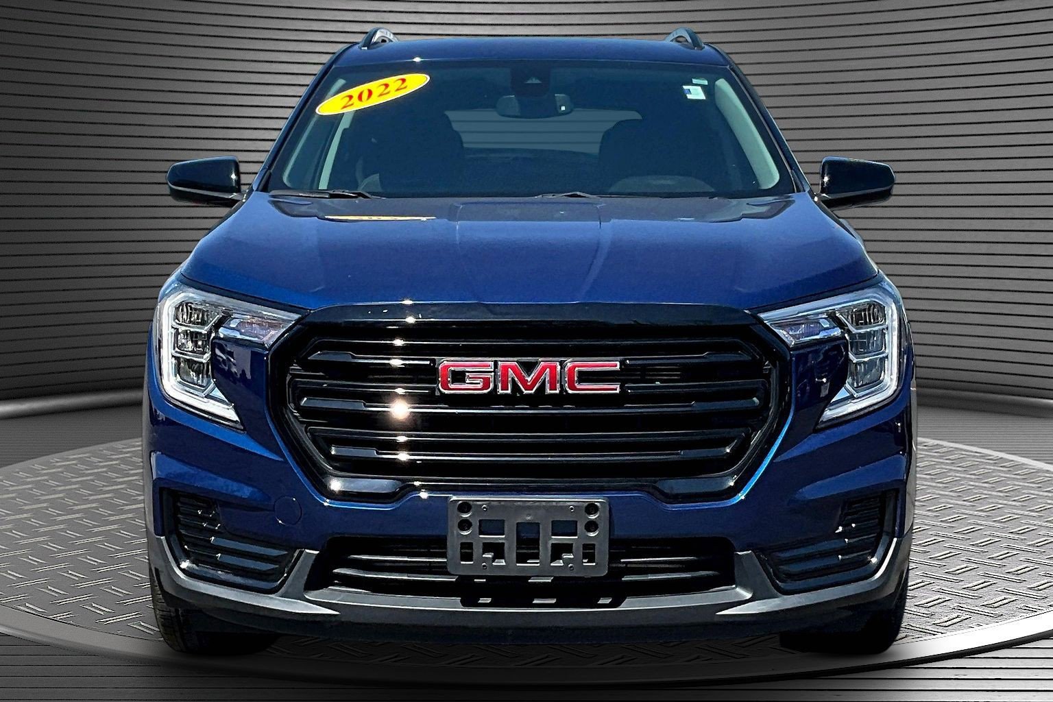 Used 2022 GMC Terrain SLE w/ Driver Convenience Package FWD image 2