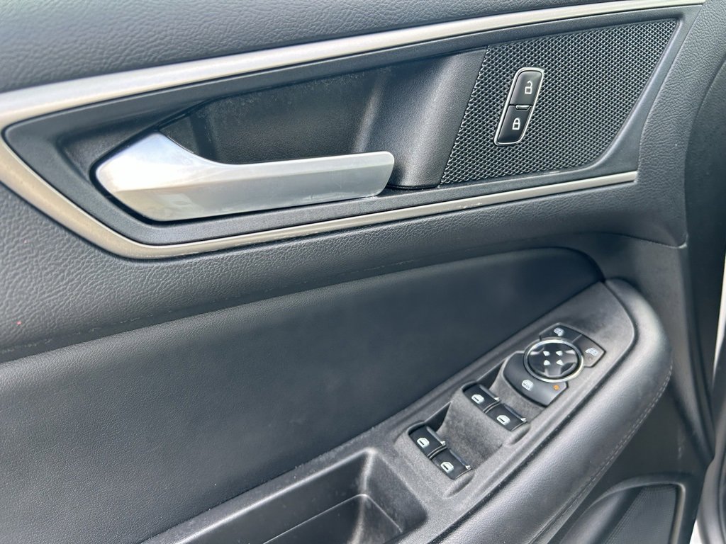 Used 2023 Ford Edge SEL image 11