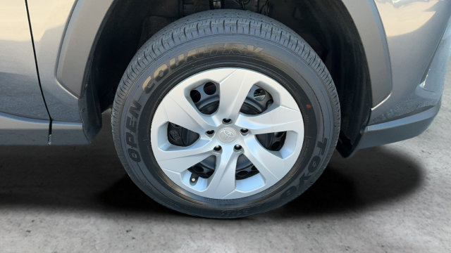 Used 2025 Toyota RAV4 LE FWD image 27