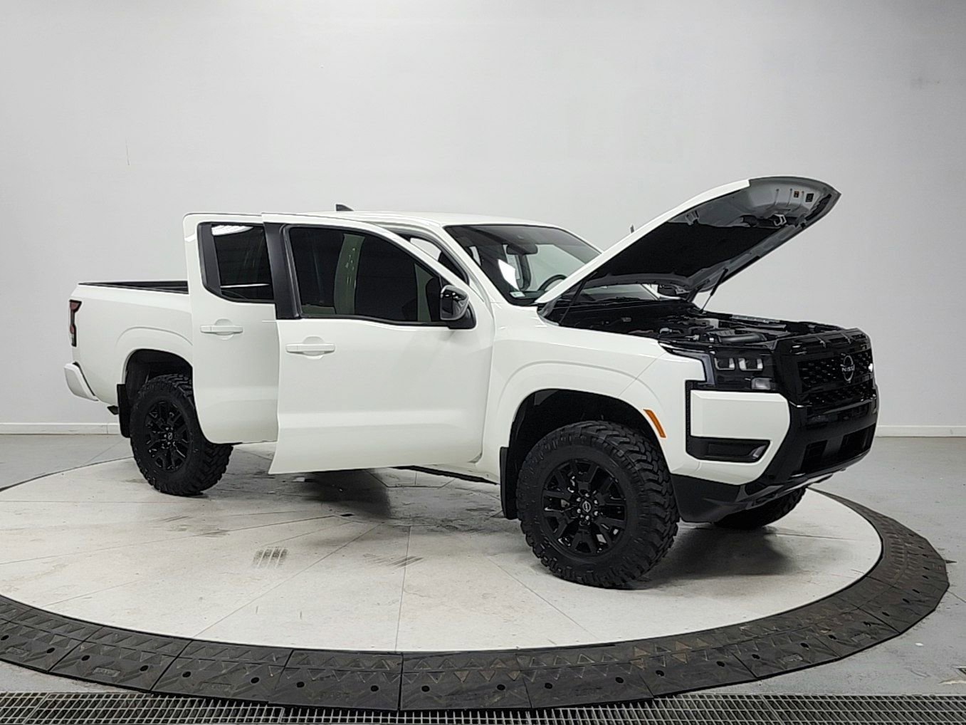Used 2026 Nissan Frontier SV w/ All-Weather Content Package AWD/4WD image 9