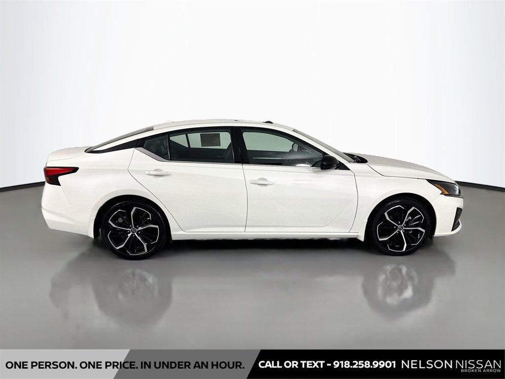Certified 2025 Nissan Altima 2.5 SR w/ SR Premium Package FWD image 4