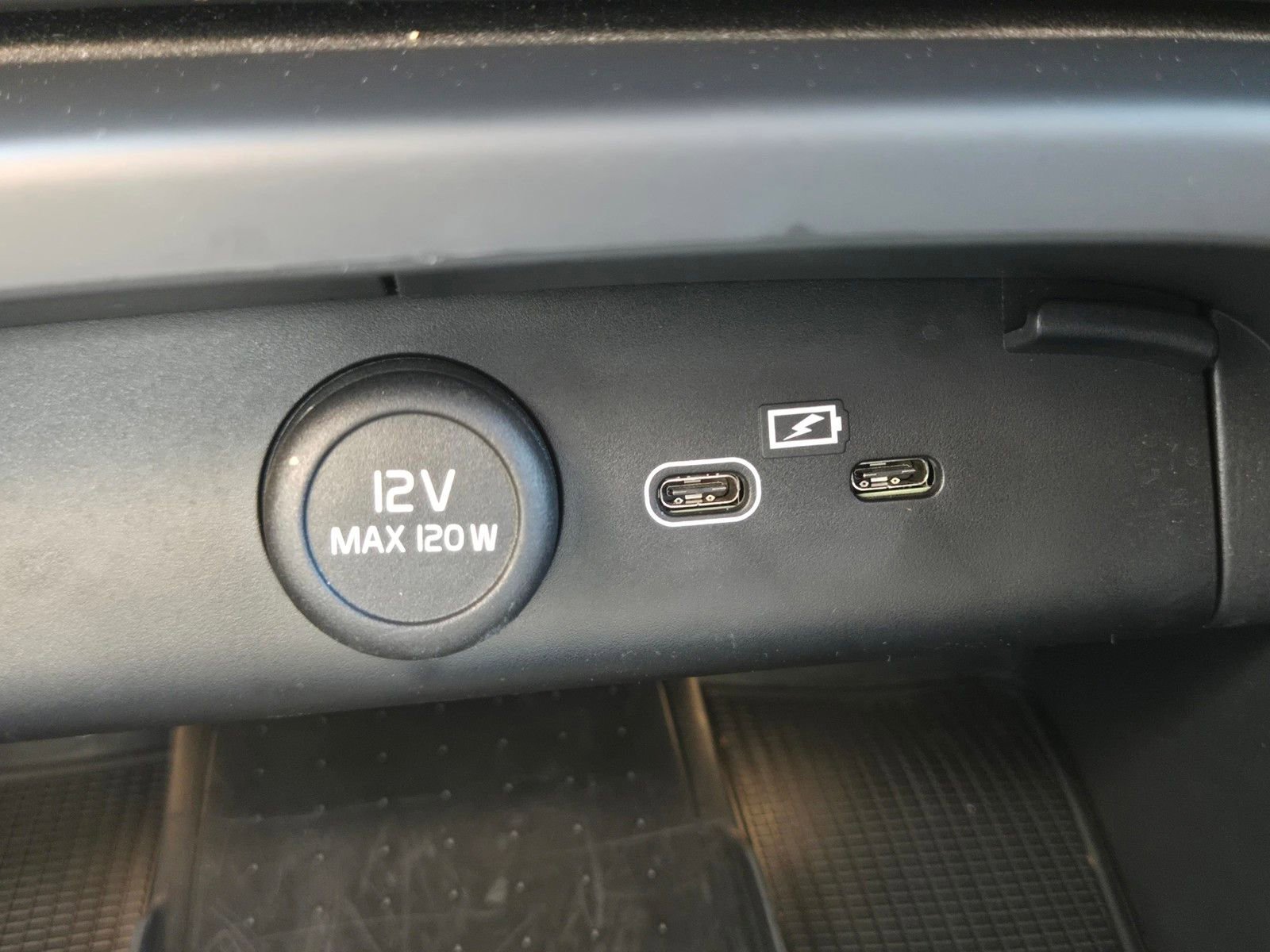 Certified 2023 Volvo C40 P8 Recharge Ultimate w/ Protection Package Premier image 21