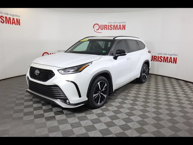 Used 2022 Toyota Highlander XSE AWD/4WD image 3