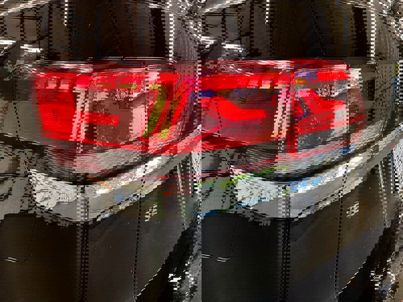 Used 2023 Volkswagen Atlas SE image 32