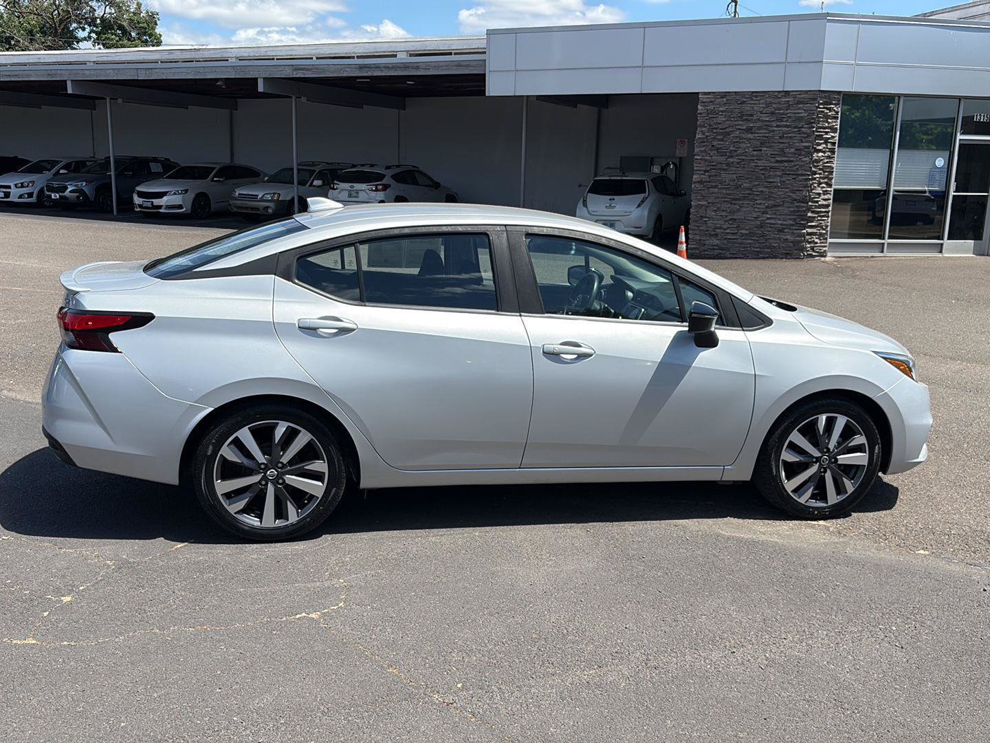 Used 2020 Nissan Versa SR FWD image 8