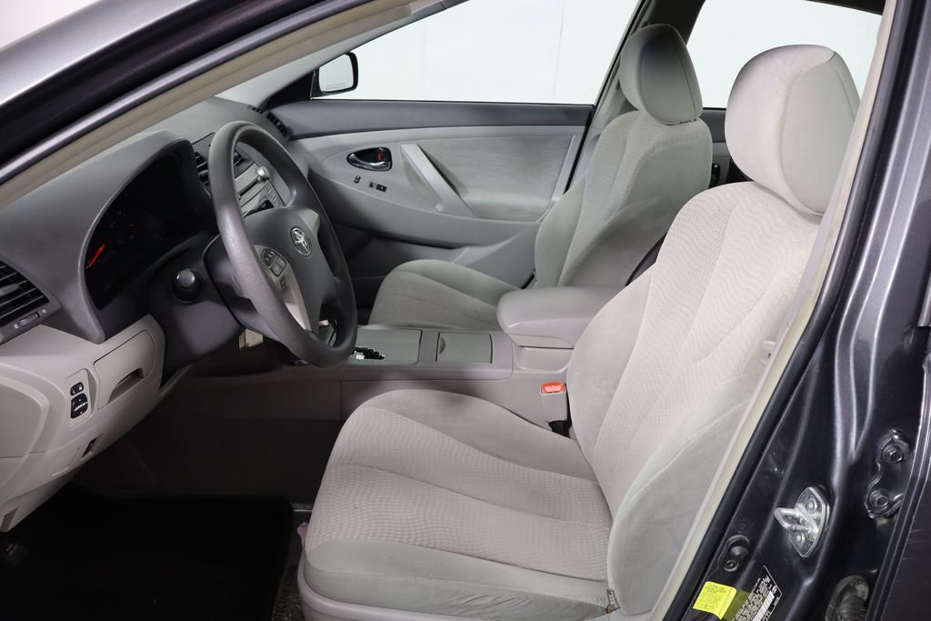 Used 2011 Toyota Camry LE FWD image 13