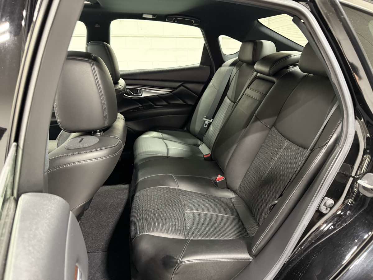 Used 2016 INFINITI Q70 3.7 w/ Technology Package AWD/4WD image 19