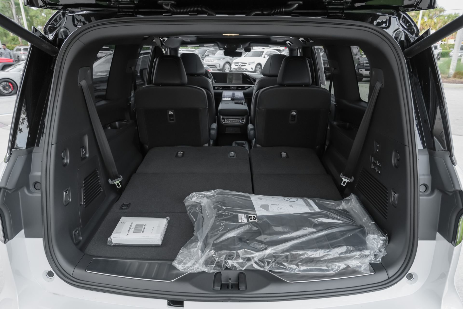 New 2026 INFINITI QX80 4WD w/ Sport Exterior Package image 32