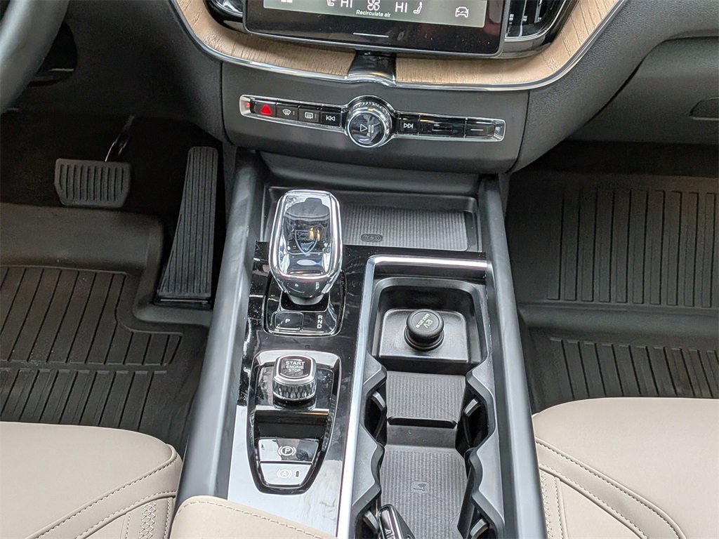 New 2026 Volvo XC60 B5 Plus w/ Protection Package Premier image 20