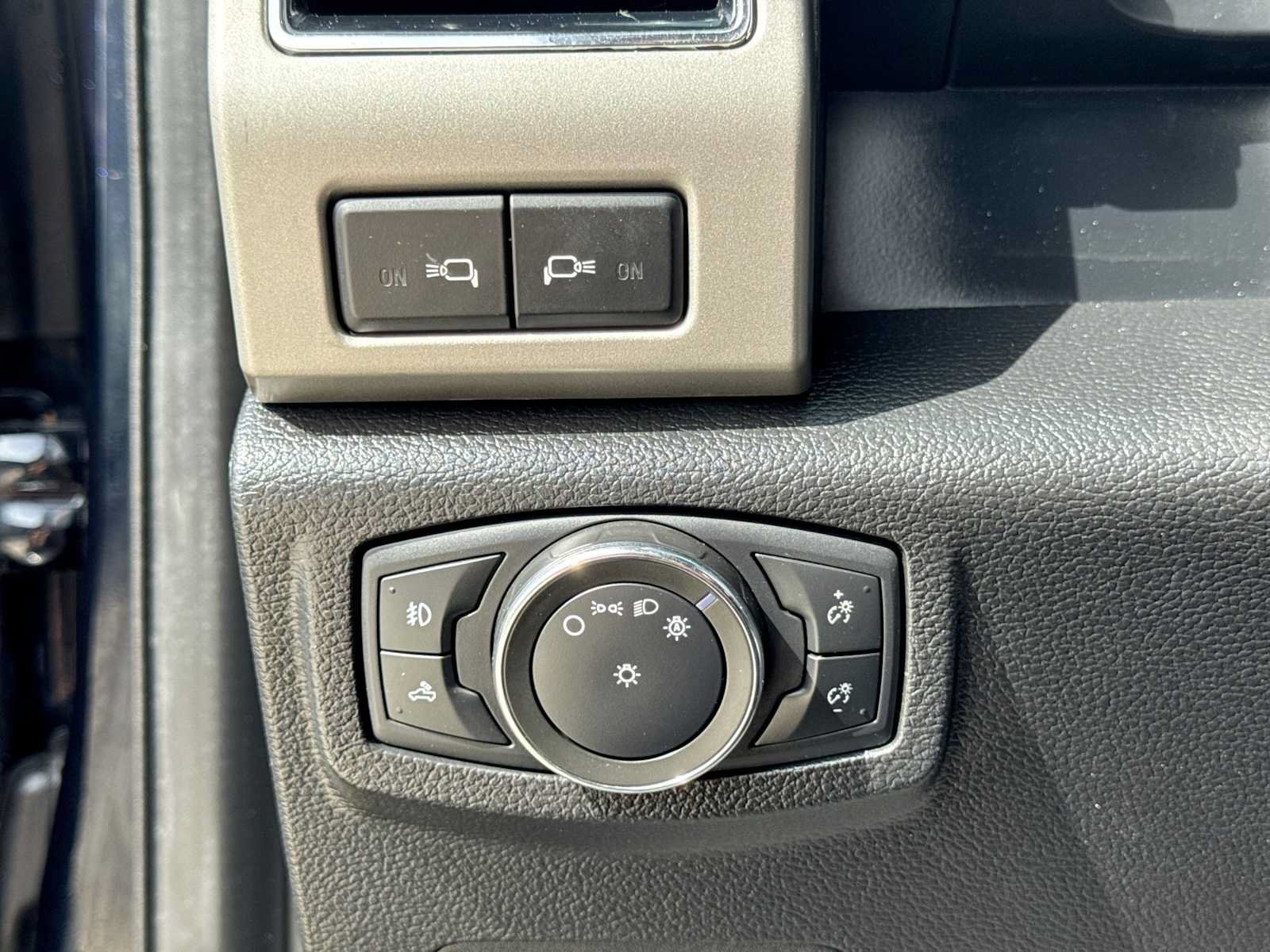 Used 2021 Ford F250 Lariat w/ Tremor Off-Road Package AWD/4WD image 27