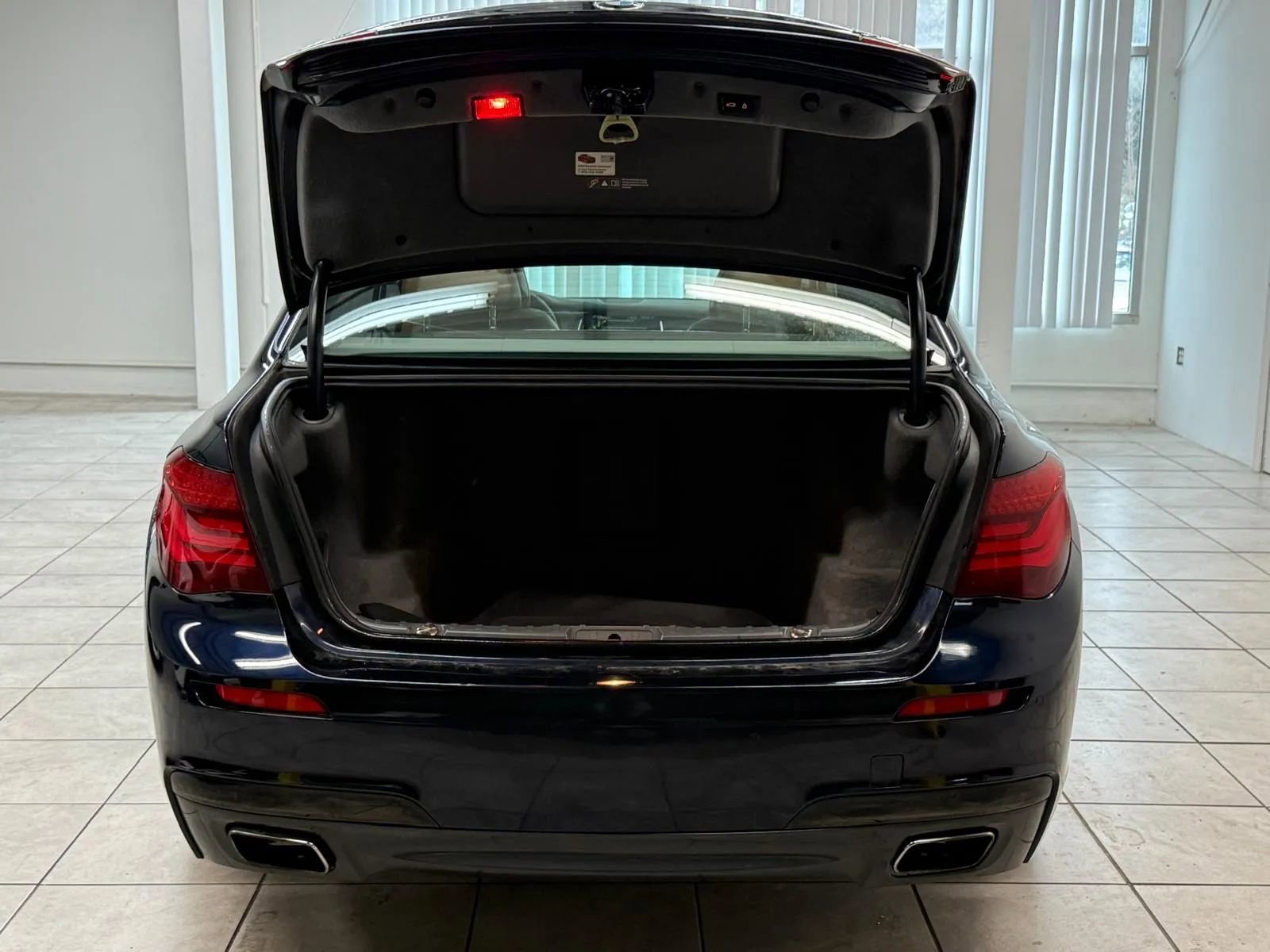 Used 2013 BMW 750i xDrive image 29