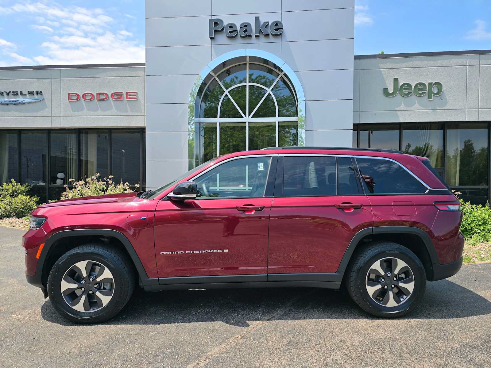 Used 2024 Jeep Grand Cherokee Limited 4xe AWD/4WD image 3
