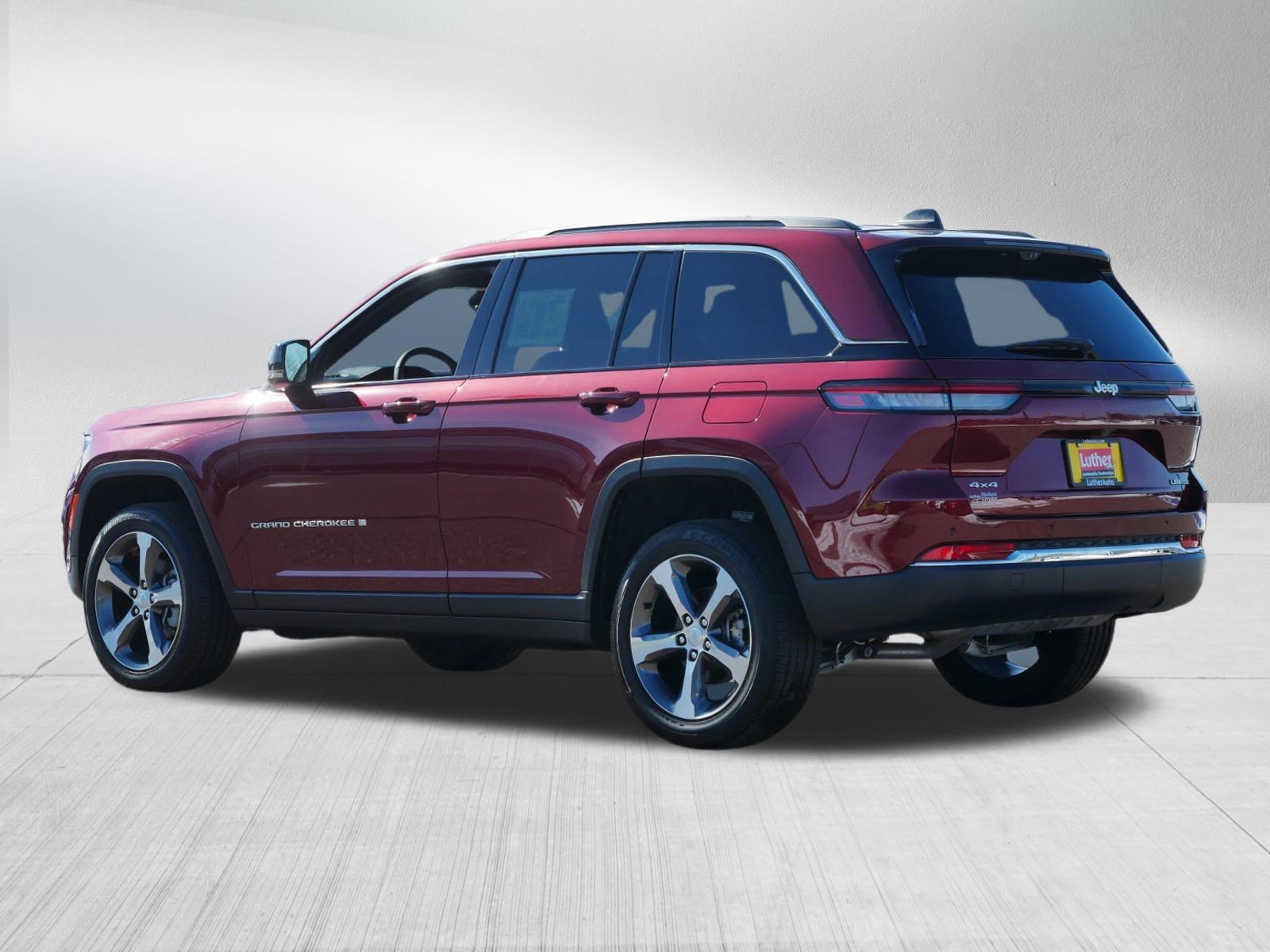 Used 2025 Jeep Grand Cherokee Limited w/ Luxury Tech Group II AWD/4WD image 5