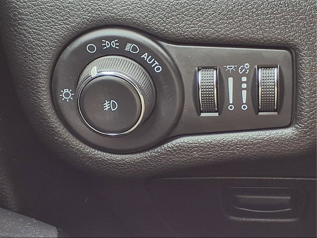 Used 2021 Jeep Cherokee Latitude Plus image 25