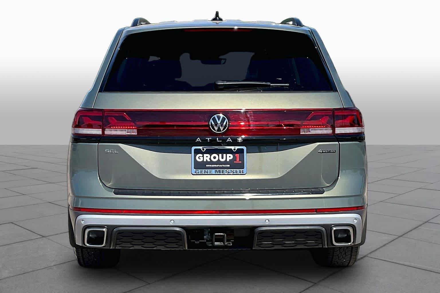 Used 2024 Volkswagen Atlas Peak Edition SEL AWD/4WD image 5