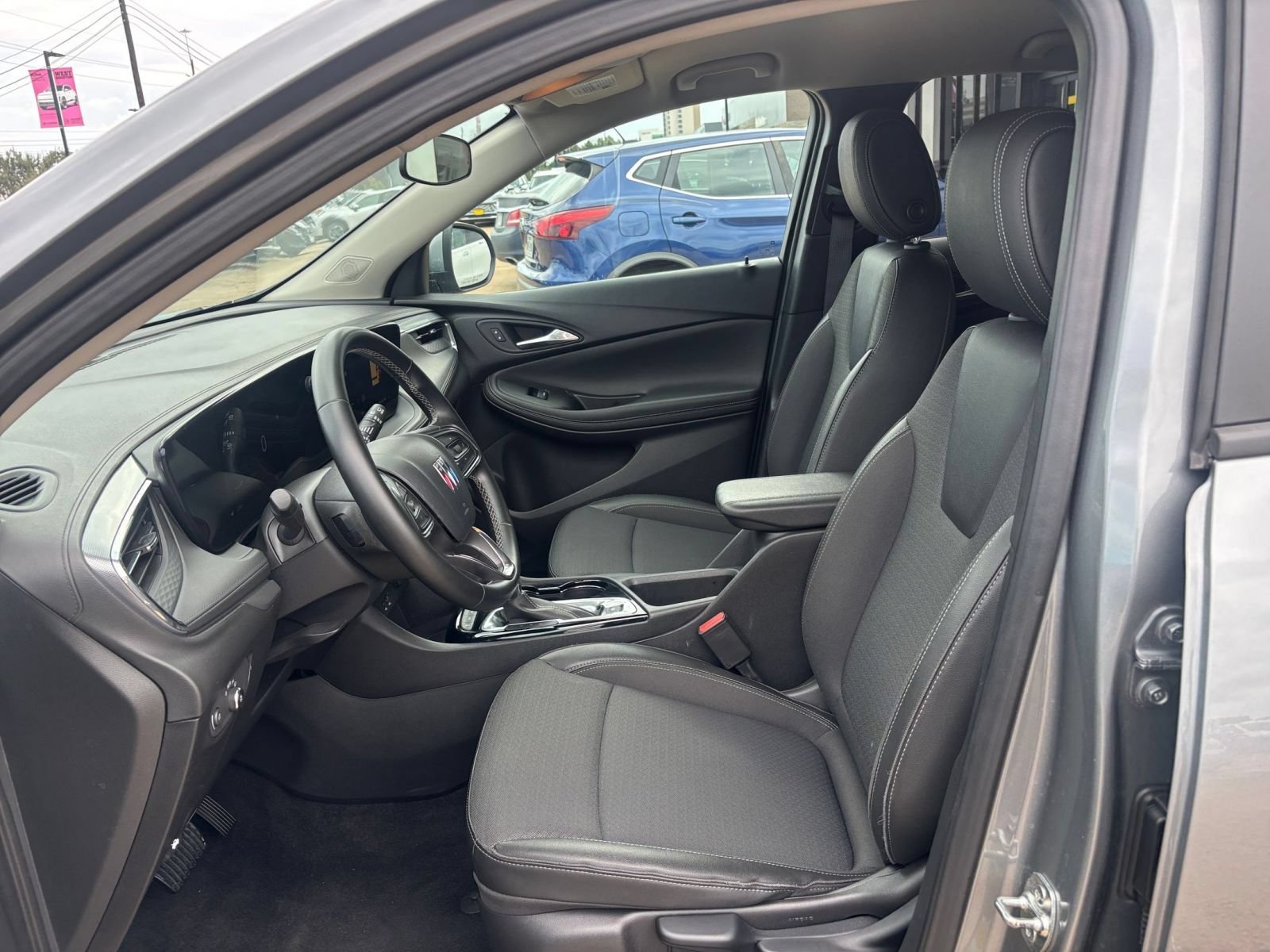 Used 2025 Buick Encore GX Preferred AWD/4WD image 25