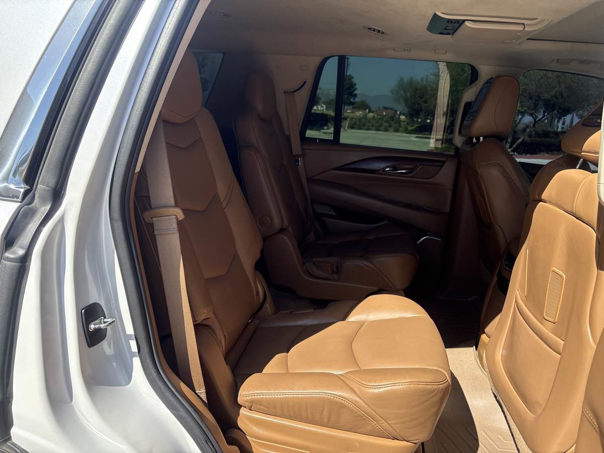 Used 2016 Cadillac Escalade Platinum image 21