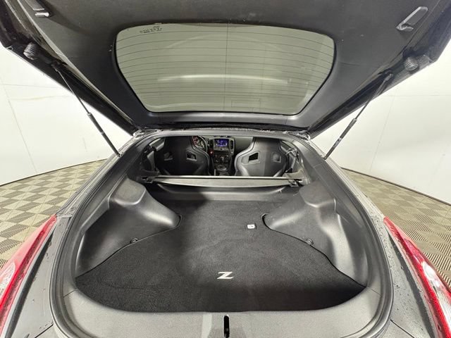 Used 2019 Nissan 370Z NISMO RWD image 18