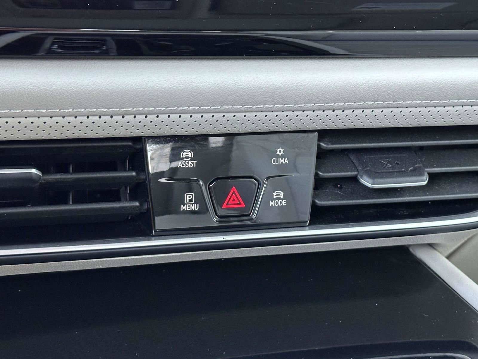 Used 2024 Volkswagen Atlas SE image 20