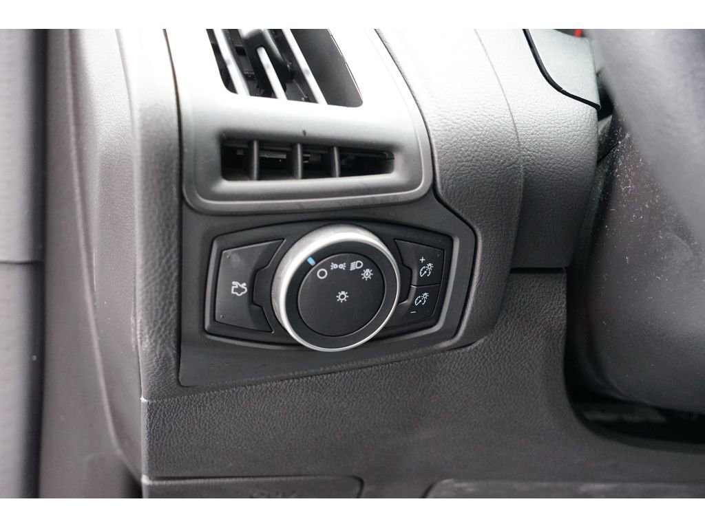 Used 2017 Ford Focus SE image 17