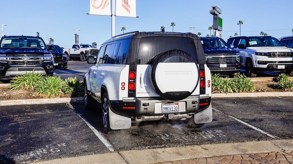 Used 2024 Land Rover Defender 110 X-Dynamic SE image 7