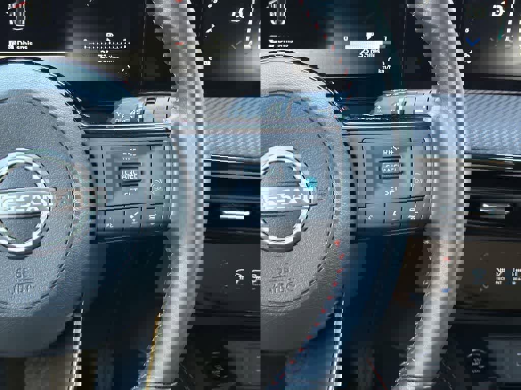 Used 2025 Nissan Kicks SR image 14