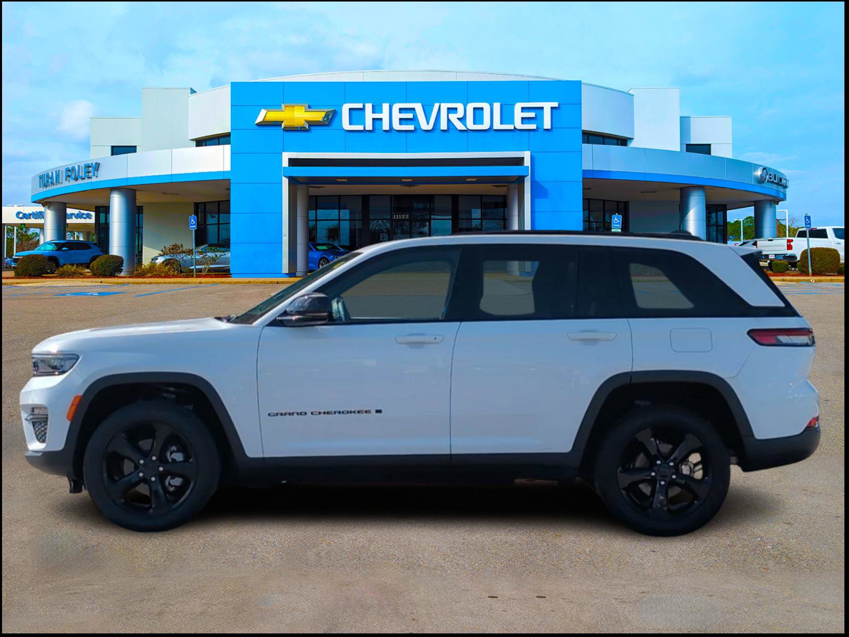 Used 2024 Jeep Grand Cherokee Limited w/ Black Appearance Package image 2