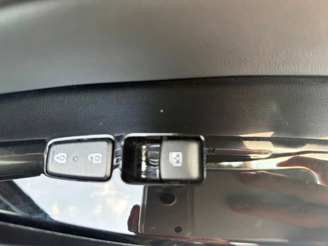 Used 2025 Kia Sportage EX AWD/4WD image 32