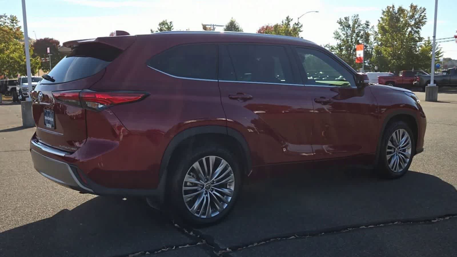 Used 2022 Toyota Highlander Platinum AWD/4WD image 8