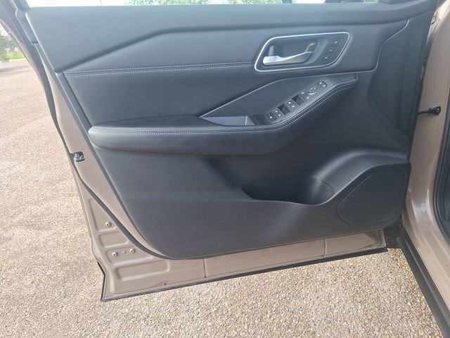 Certified 2024 Nissan Rogue Platinum FWD image 21