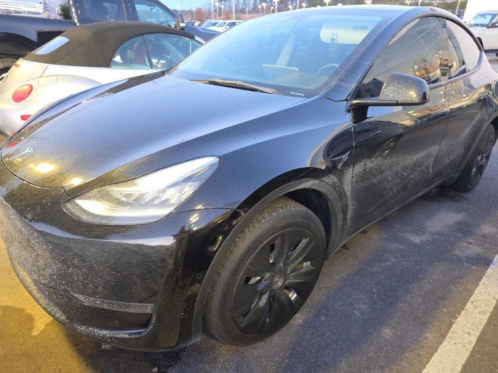 Used 2022 Tesla Model Y Long Range image 1