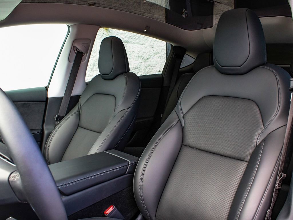 Used 2026 Tesla Model Y Long Range image 31