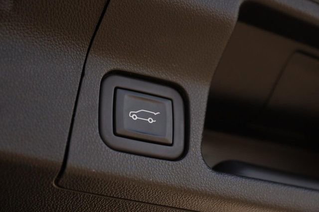 Used 2023 GMC Acadia AT4 w/ Technology Package image 9