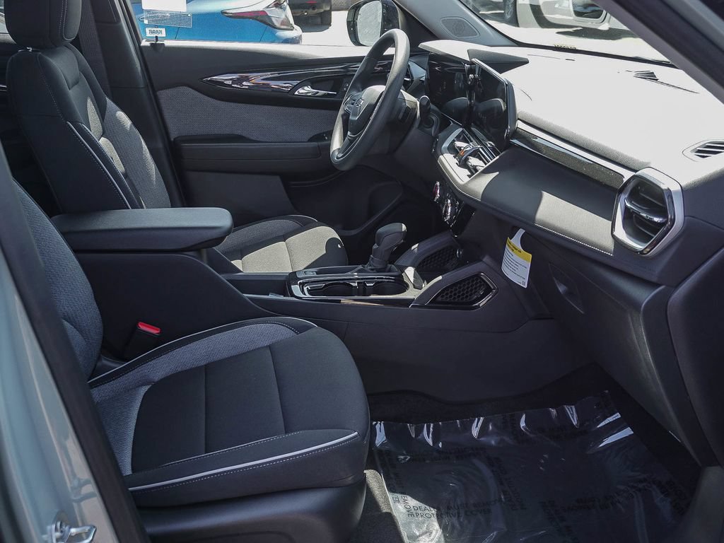 New 2026 Chevrolet TrailBlazer LT w/ Midnight Edition FWD image 12