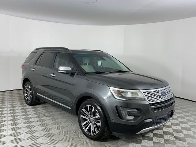 Used 2017 Ford Explorer Platinum image 3