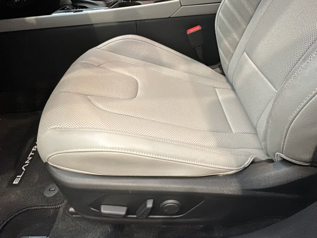 Certified 2025 Hyundai Elantra Limited image 10