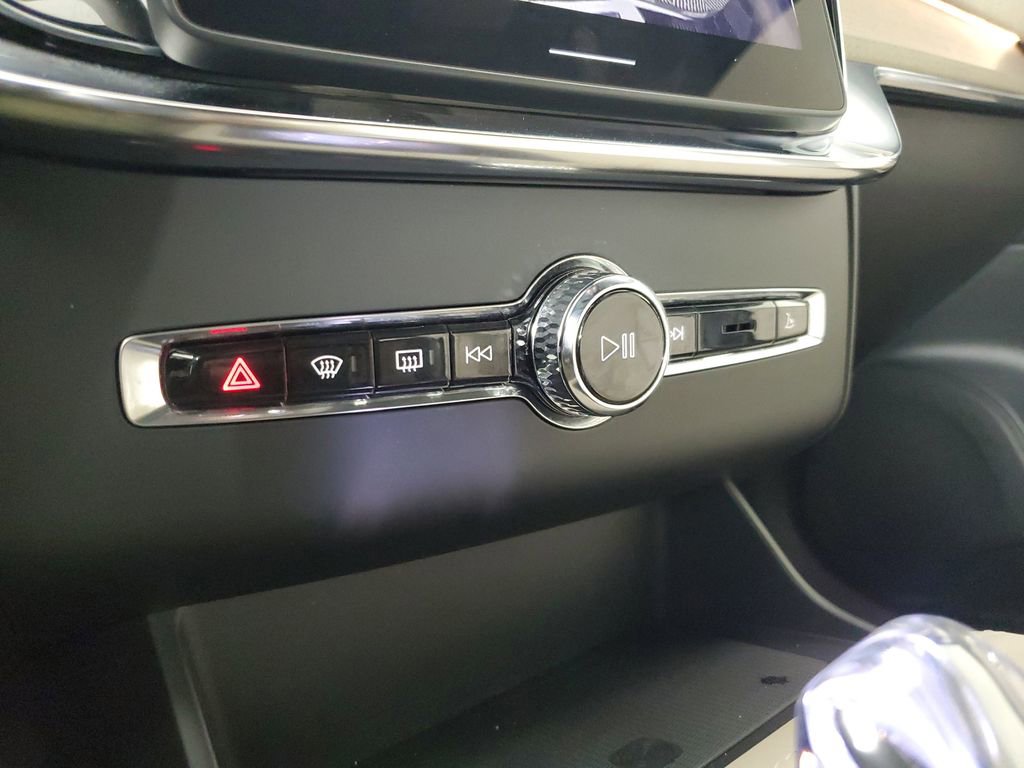 Certified 2026 Volvo XC90 B6 Plus w/ Protection Package Premier AWD/4WD image 33