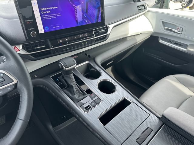 Used 2025 Toyota Sienna XLE image 17