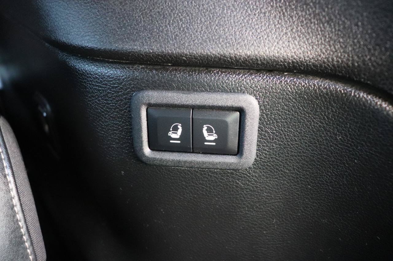 Used 2024 Jeep Wagoneer L Series III w/ Flexible Seating Group AWD/4WD image 27