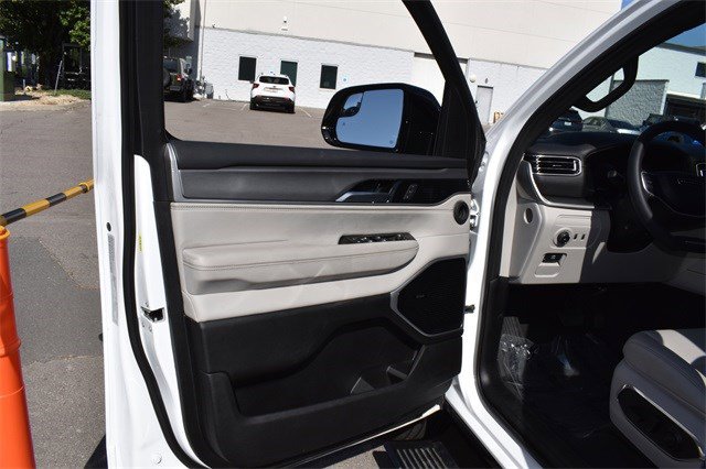 Used 2025 Jeep Wagoneer Series III w/ Premium Group I image 26