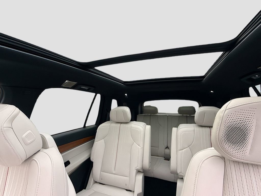 New 2026 Cadillac Vistiq Sport image 22