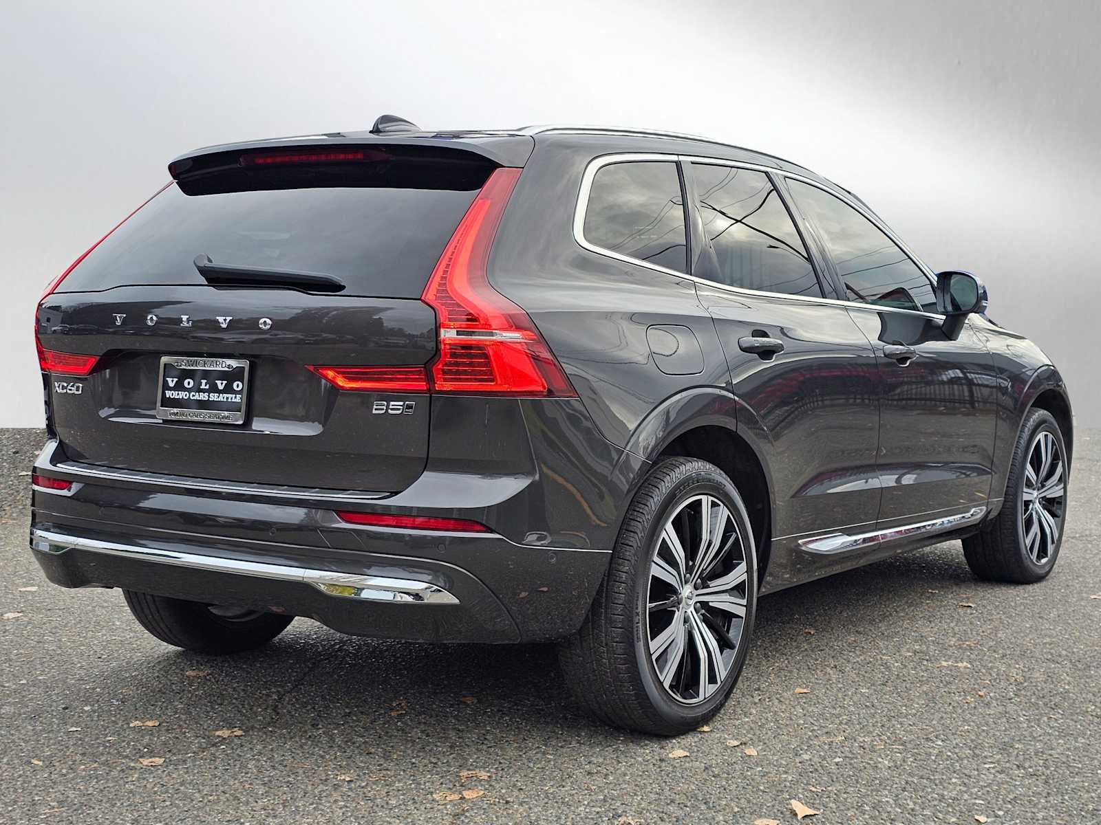 Certified 2023 Volvo XC60 B5 Plus w/ Climate Package image 7
